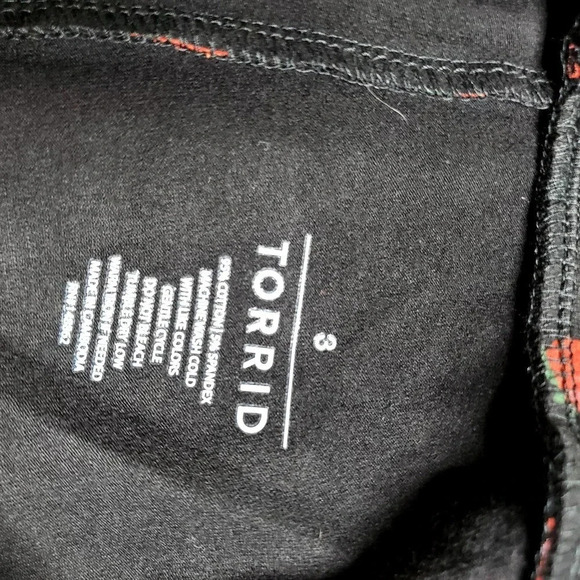 Torrid Pedal Pusher Signature Waist Liquid Legging - Picture 5 of 6